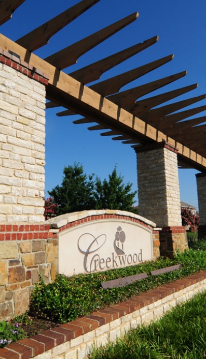 The entry sign at Creekwood