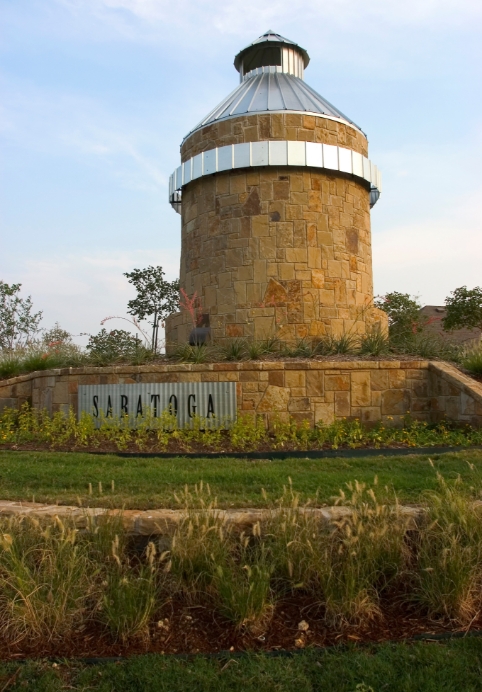 The Saratoga entrance sign